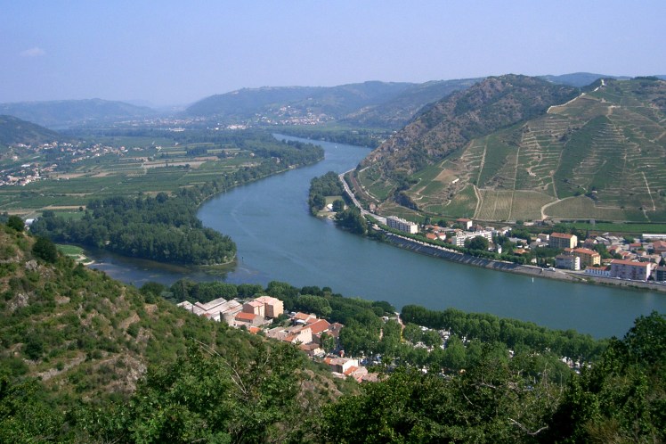 tournon_-_confluent_du_doux_avec_le_rhone