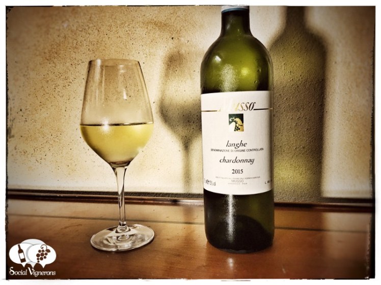 2015-Musso-Langhe-Chardonnay-wine-Piedmont-Italy-vino-bottle-glass-social-vignerons