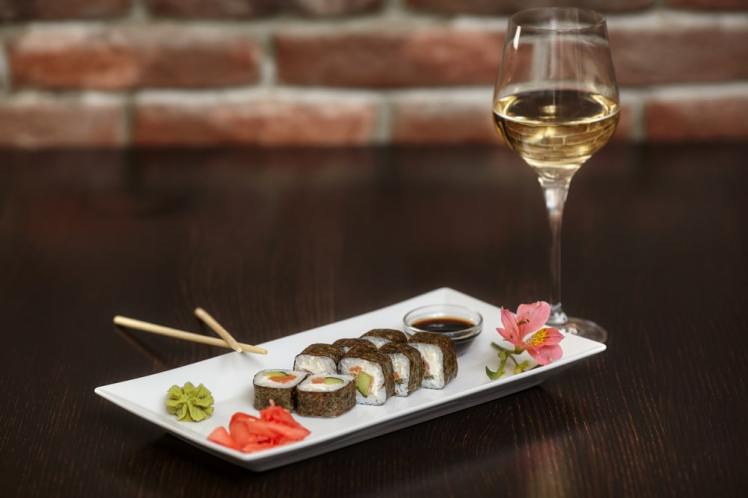Wine-with-Sushi